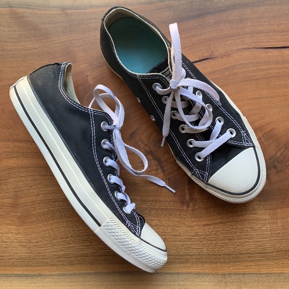 Converse Shoes - CONVERSE Chuck Taylor All Star Low Tops | Size 8.5